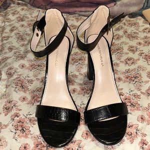 Mid high heels, comfortable to walk for a long time.